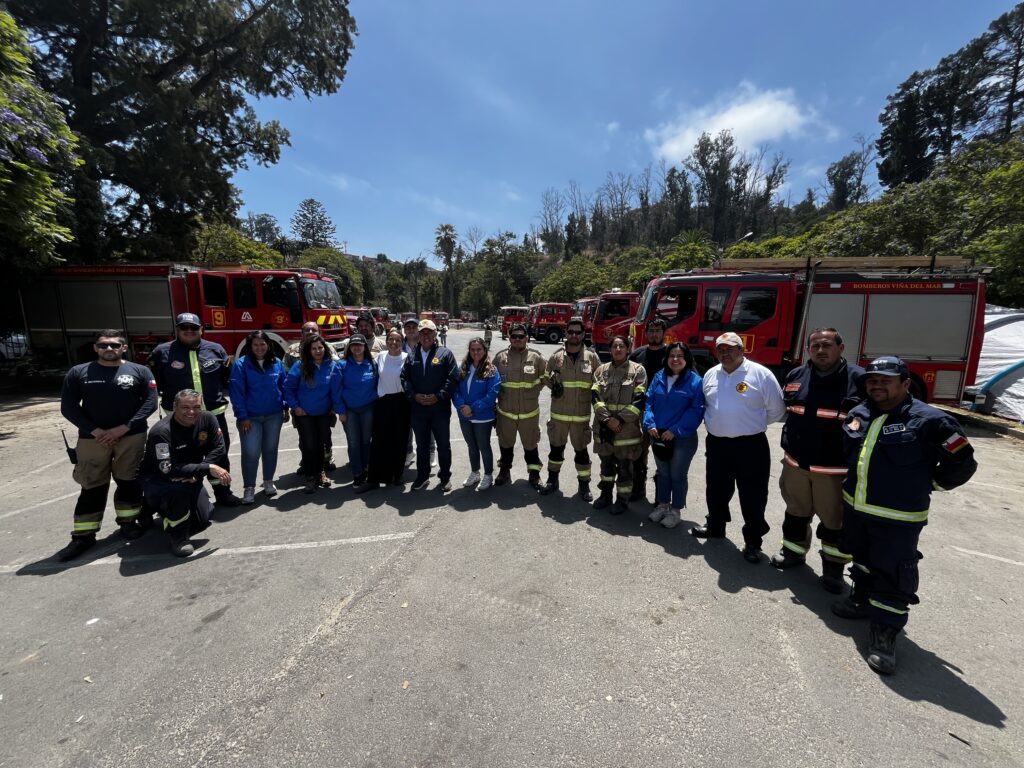 Superintendente recibe importante donación: 310 uniformes multirol serán entregados por la Fundación Luksic